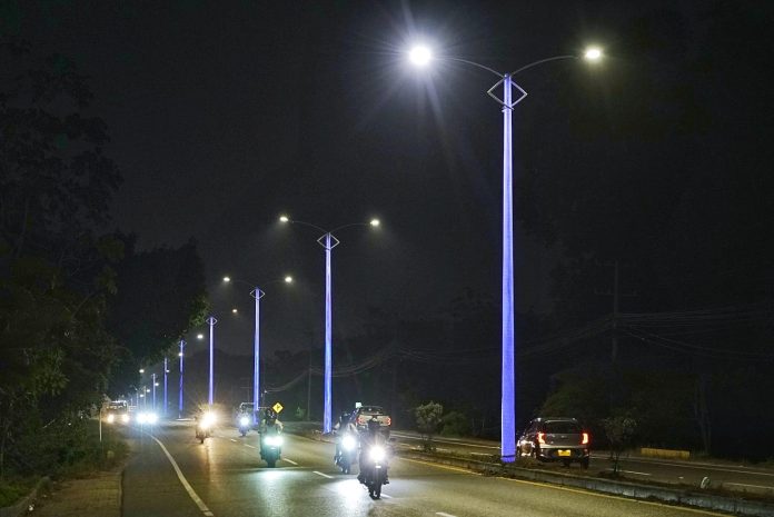 Gobernación ilumina con luces LED la vía Troncal de Occidente