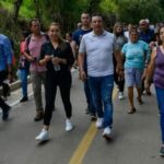 Gobernador entregó subsidios de gas domiciliario y un kilómetro de vía pavimentada en Linares