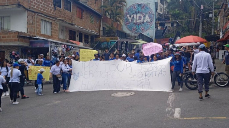 Guías turísticos de la comuna 13 de Medellín están protestando