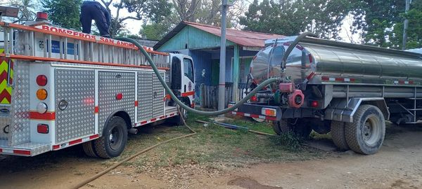 Habitantes de San Andrés, recibieron agua potable por la Fuerza Aérea Colombiana 