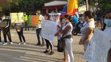 Habitantes del corregimiento de Santa Rosa de Lima protestan en la Troncal del Caribe