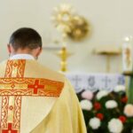 Iglesia católica le dice ‘chao’ a los padrinos en los bautizos