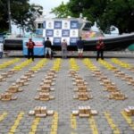 Interceptan lancha que con 985 kilos de cocaína en el Pacífico: tres capturados