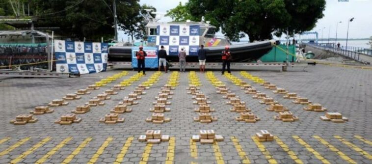 Interceptan lancha que con 985 kilos de cocaína en el Pacífico: tres capturados