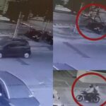 Ladrón se bajó de un carro, cometió el atraco y huyó en moto como parrillero, en Barranquilla