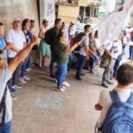 Miembros del SUTEQ entregaron el pliego de peticiones a autoridades locales y nacionales