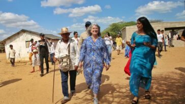 Minvivienda le sigue cumpliendo a La Guajira 