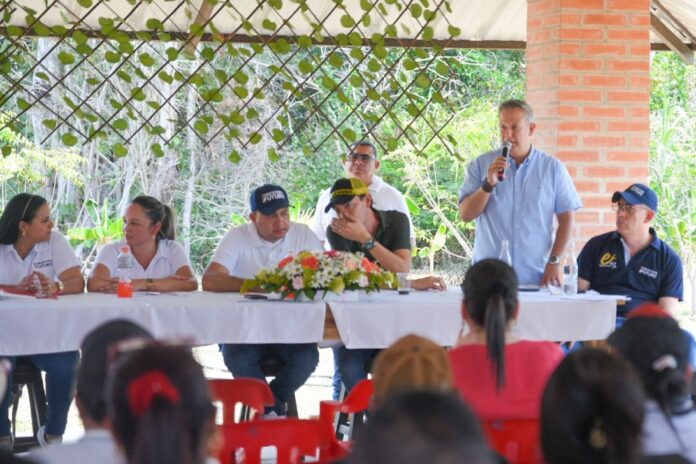 Obras de electrificación rural, que incluyen construcción y ampliación de cobertura del servicio en varias veredas, socializó la Gobernación.