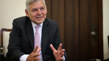 Presidente de Fenalco explica por qué piensa que la reforma laboral de Petro no le conviene a Colombia