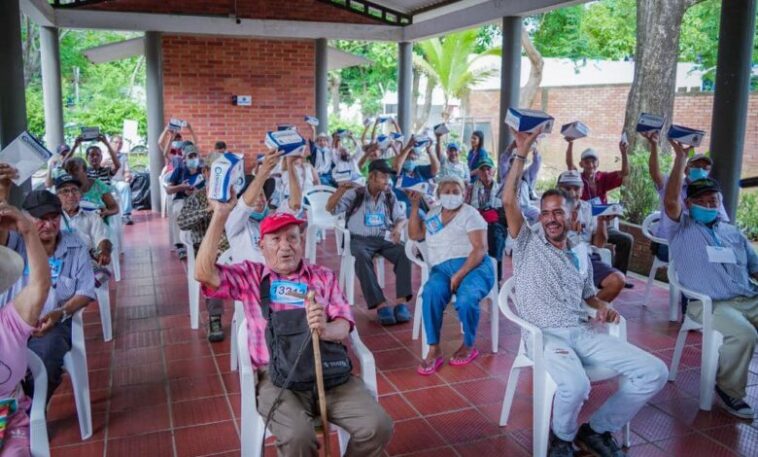 Sigue la entrega de paquetes nutricionales a los adultos mayores