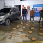 Sujetos se movilizaban con 62 kilos de pasta base de coca.