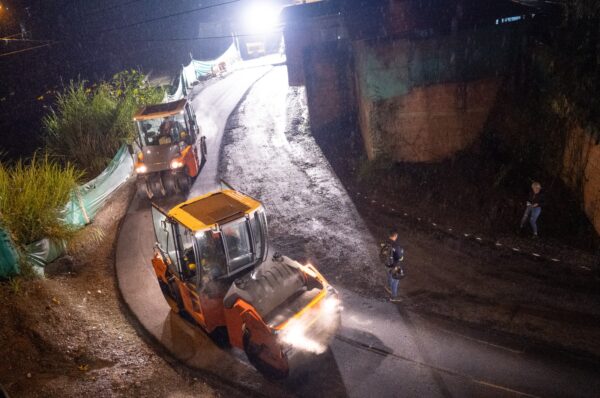 Trabajos nocturnos para pavimentación de  conexión vial La Romelia-El Pollo