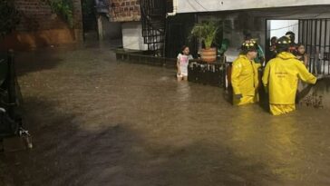 Una vivienda colapsada y vías inundadas dejaron las fuertes lluvias en Antioquia