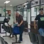 Video: denuncian agresión de empleado de la secretaría de Educación de Medellín