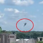 Video: un helicóptero del Ejército cayó en un barrio de Quibdó