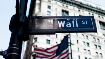 Wall Street cierra el día con nuevas caídas a la par del petróleo