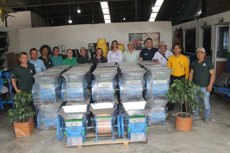 121 familias cafeteras del municipio de Pitalito recibirán maquinas despulpadoras de café.