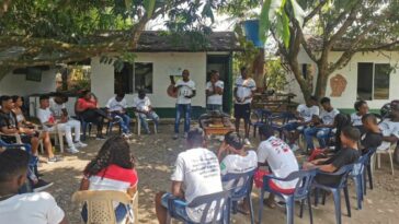 35 jóvenes en Acandí – Chocó, reciben formación sobre el cuidado y conservación de la Tortuga Caná.