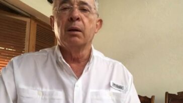 Álvaro Uribe envía alerta si se aprueba reforma pensional del presidente Petro