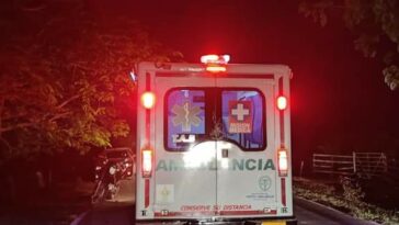 Amigos mueren al chocar contra varios semovientes en zona rural de Antequera