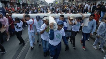Así transcurrió el Via crucis hasta el ‘palo del ahorcado’, en Ciudad Bolívar