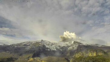 Aumenta la actividad en el volcán Nevado del Ruiz, recomiendan evacuación