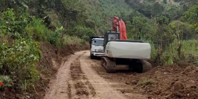 Avanza primera fase de mantenimiento de vía Sandoná – Roma Chávez en Nariño