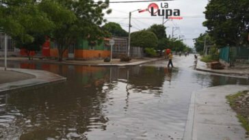 Calle 21 con carrera 6, barrio Córdoba, convertida en piscina olímpica con las primeras gotas de lluvia