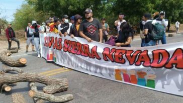 Campesinos de la Sierra bloquean carretera nacional para exigir arreglo de vías
