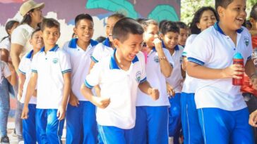 Cientos de niños de Guachaca disfrutaron de una mañana llena de deportes