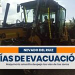 Con maquinaria amarilla atienden vías de evacuación que rodean el volcán Nevado del Ruiz