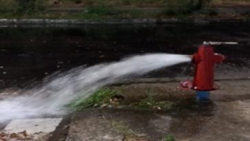 EAAAY realiza purgas periódicas a hidrantes y válvulas