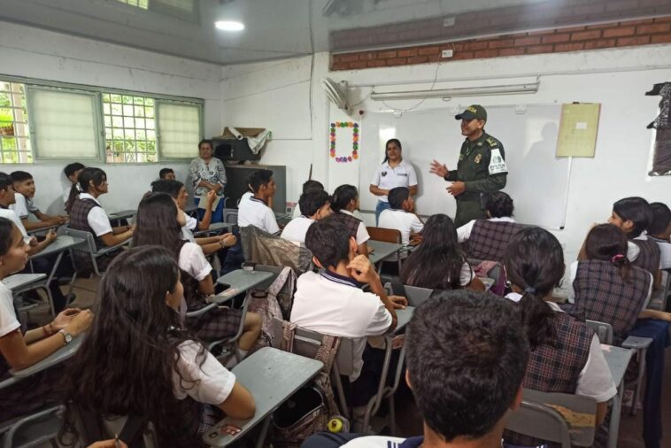 Estudiantes de Los Patios se apropian de la historia y la memoria colectiva junto al Ejército Nacional y la Policía de Infancia y Adolescencia.