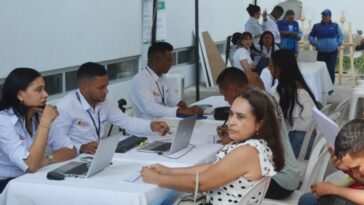 Más de 600 vacantes fueron ofertadas en primera feria de ComfaGuajira