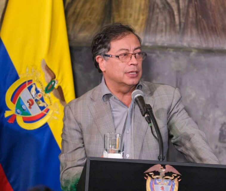 Petro: 'No confundan, si abrimos puertas de la paz no es porque somos flojos'