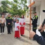 Policía y comunidad realizaron viacrucis