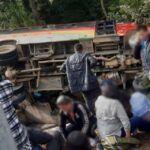 Tragedia: Dos muertos dejó volcamiento de bus en la vía a Bituima – Cundinamarca