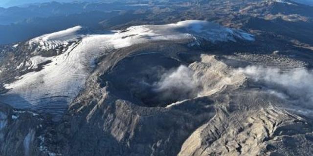 Situación del Volcán Nevado del Ruiz obliga a enviar a estudiantes a clases virtuales en tres municipios de Caldas.