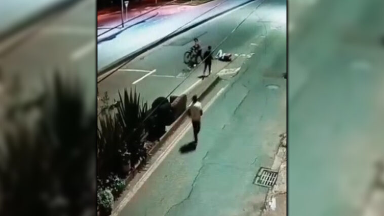 [VIDEO] Vea cómo ladrones tumbaron a un ciclista para robarle en Bogotá