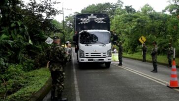 Viaje seguro, sus Fuerzas Armadas están en las vías del Chocó