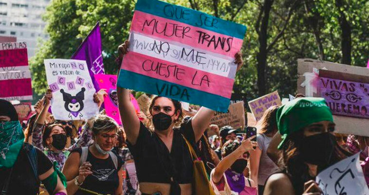 Atentan contra lideresa trans de La Paz