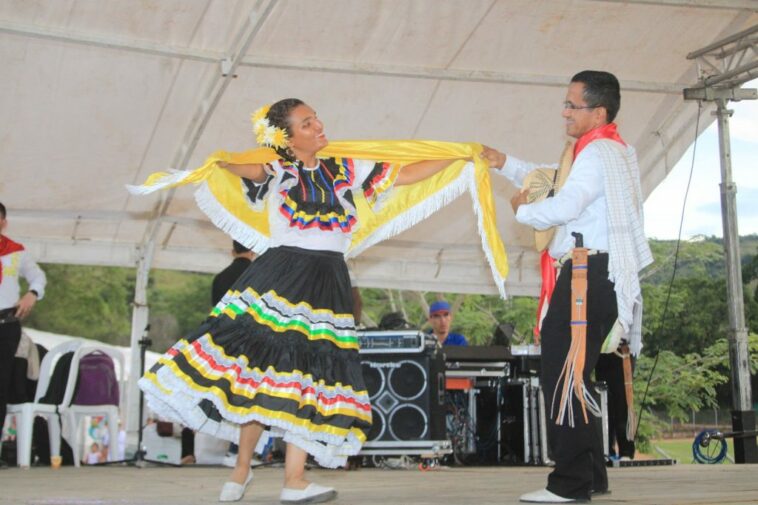 Cerca de mil artistas participaron en las primeras tres rondas clasificatorias al Festival del Bambuco en San Juan y San Pedro .