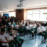 Chevron Colombia y la fundación Juego & Niñez anuncian programa para prevenir violencia hacia la niñez en San Andrés. 