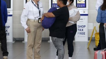 Colombianos que fueron retornados de EE.UU. serán trasladados a un albergue