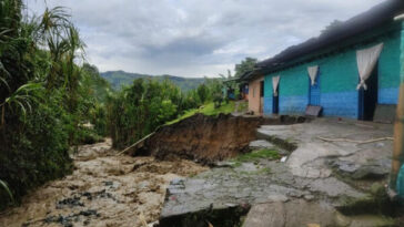 Creciente súbita deja afectación en ocho viviendas en Tarqui, Guática