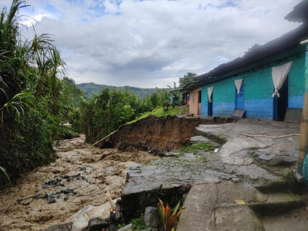 Creciente súbita deja afectación en ocho viviendas en Tarqui, Guática