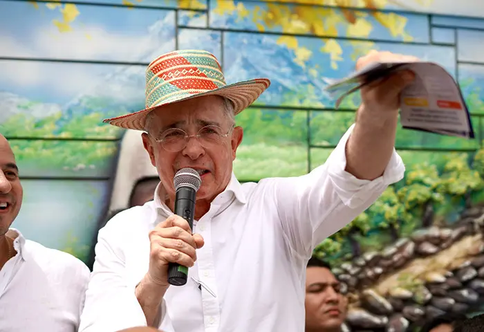 Desde Valledupar Uribe inició consulta popular contra las reformas de Petro