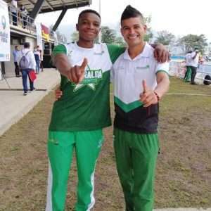 Jean Carlos Mosquera, junto al entrenador de la liga de Risaralda, Johan Darío Arévalo.