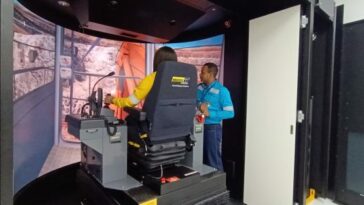 El simulador corresponde a una herramienta de realidad virtual que será usado en procesos de inducción, formación y entrenamientos periódicos de operación de diferentes equipos.