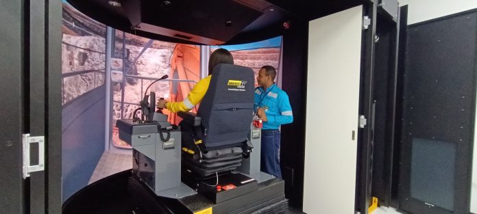 El simulador corresponde a una herramienta de realidad virtual que será usado en procesos de inducción, formación y entrenamientos periódicos de operación de diferentes equipos.